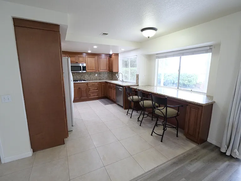 25051 Amberwood — Photo 20