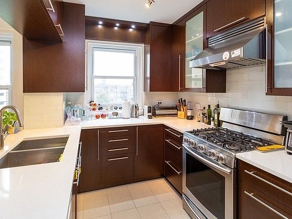 2nd image of 11045 Queens Blvd