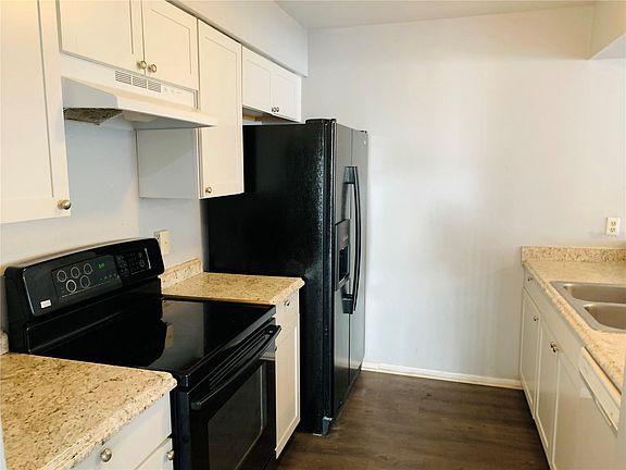 3rd image of 7133 Harbor Heights Cir