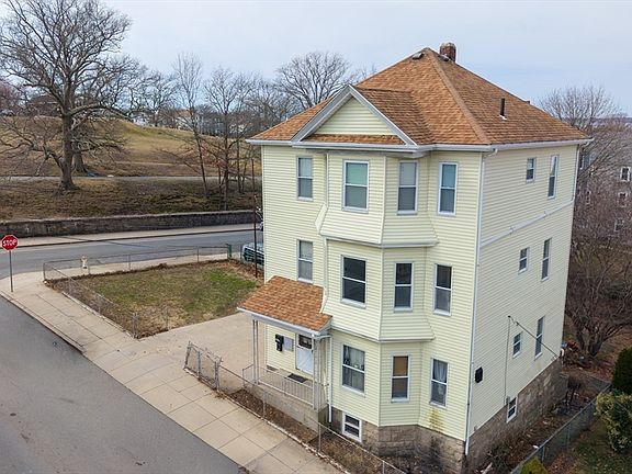 3rd image of 221 Beach St