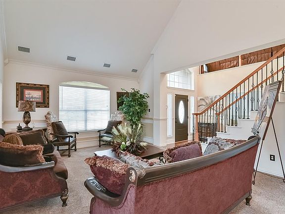 5th image of 520 Parkcrest Dr