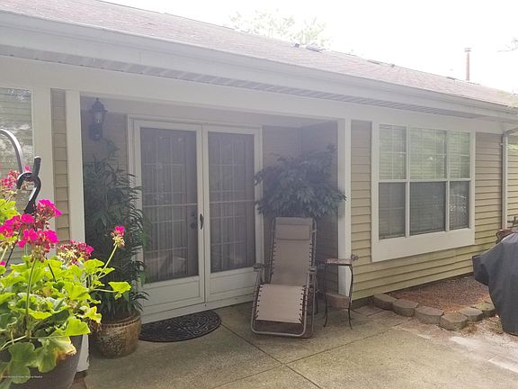 3rd image of 1140B Thornbury Ln