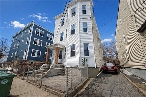 2nd image of 8 Berkeley St APT 1