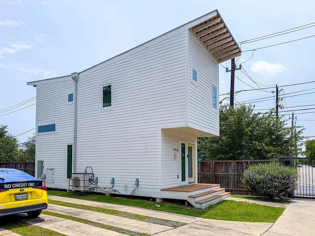2 bed, 1.0 bath, 728 sqft, $1,499 — Photo 1