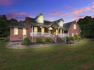 135 Brant Acres Ln, Bonneau, SC 29431