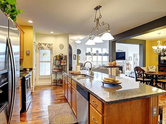 4th image of 1442 Bourdeaux Way