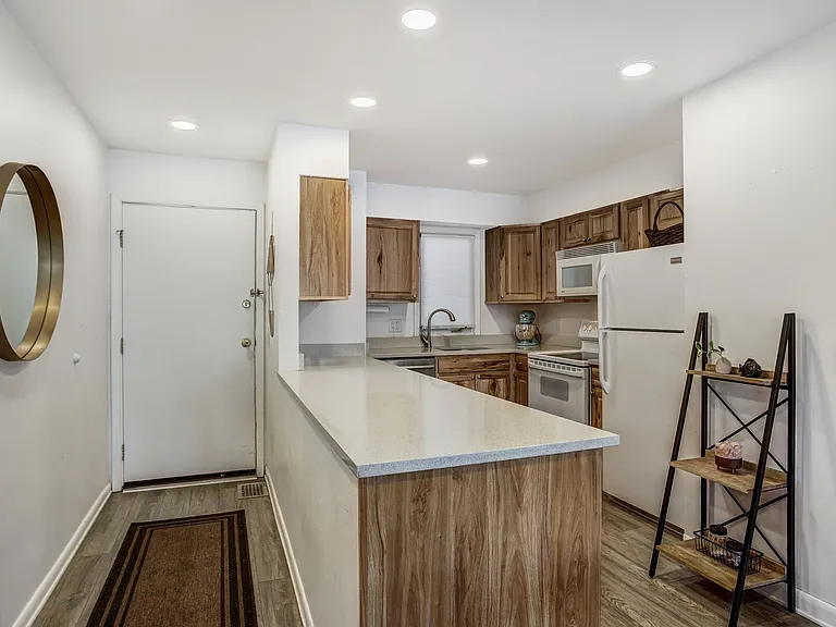 21 Buffalo Dr #222 — Photo 6