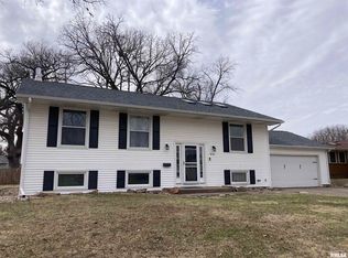4514 Warren St, Davenport, IA 52806