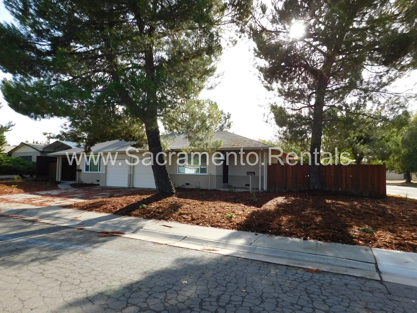 Nice 2bd/1ba Carmichael Duplex with 1 Car Garage — Photo 1