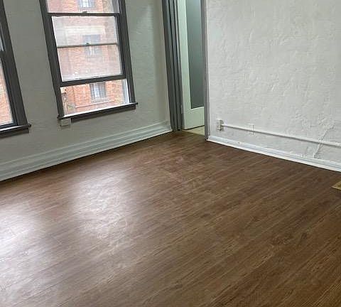 5th image of 1729 W 20th St Unit B