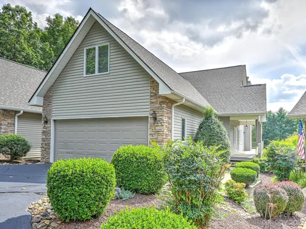 2208 E Cumming Woods Ln #11, Hendersonville, NC 28739