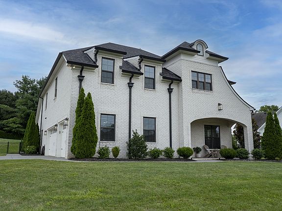 2nd image of 109 Fields Pl