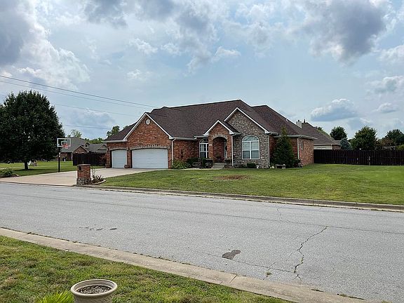 3rd image of 1624 Mando Ln