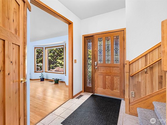 4th image of 801 N Waugh Road