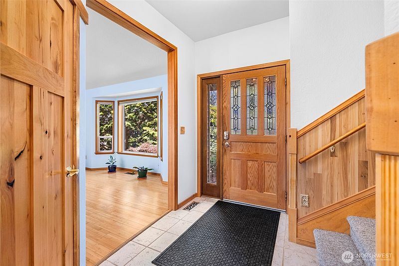 4th image of 801 N Waugh Road