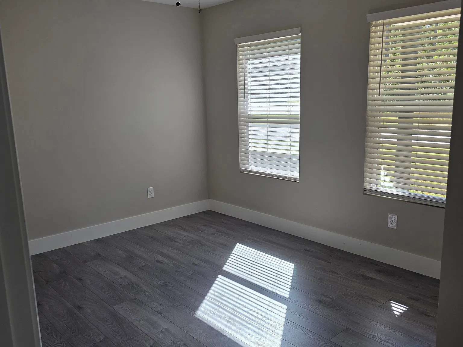 3 bed, 2.0 bath, 1300 sqft, $1,800 — Photo 2