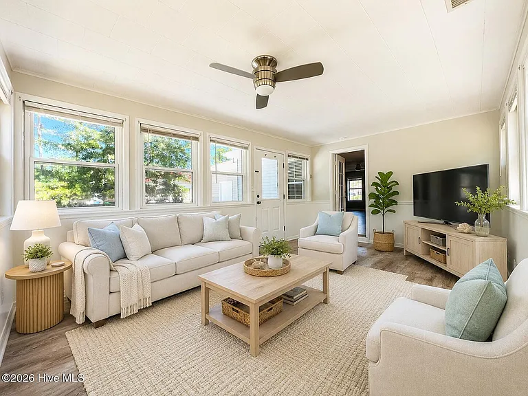 1093 Harbor Dr SW — Photo 24