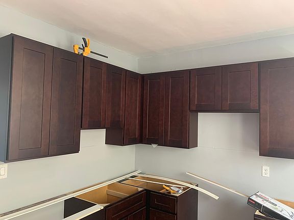 2nd image of 486 Prospect St Floor 2