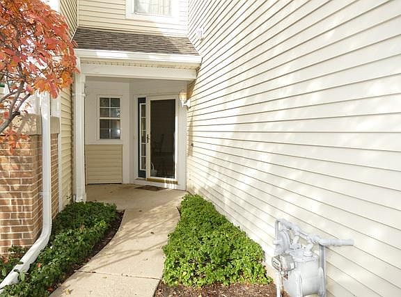2nd image of 3088 Autumn Lake Dr
