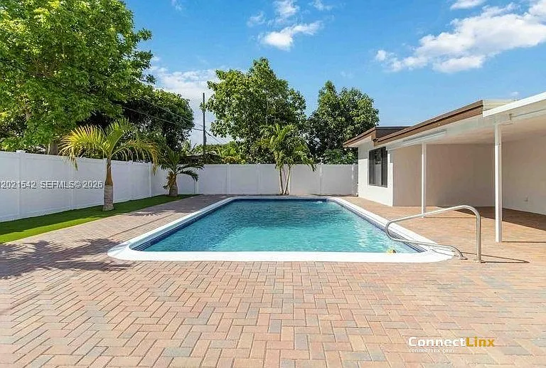 913 SW 49th Ave — Photo 17