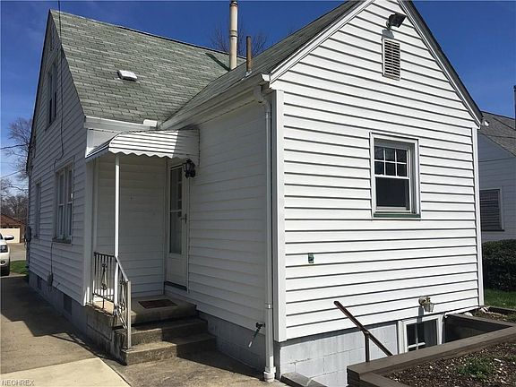 5th image of 1379 Bradford St NW