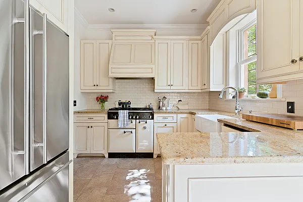 Sold by Compass | media 3