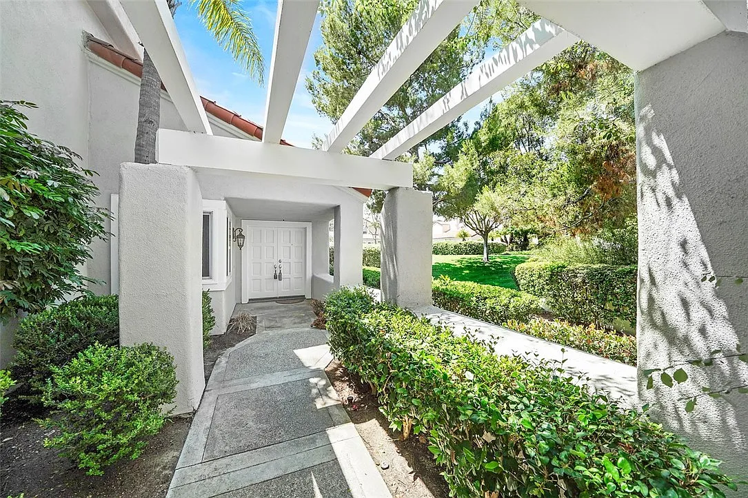 Building Photo - 20 San Ramon Dr