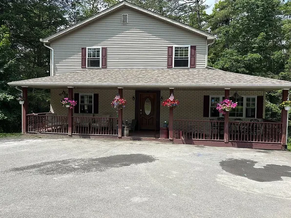 109 Squaw Hollow Trl, Dingmans Ferry, PA 18328