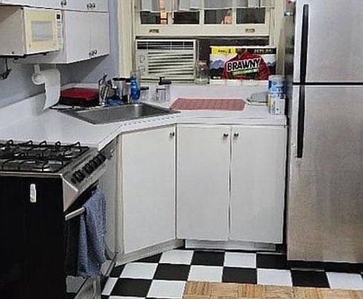 4th image of 516 E 78th St APT 4H