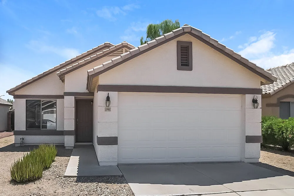 3 bed, 2.0 bath, 1199 sqft, $1,905 — Photo 1