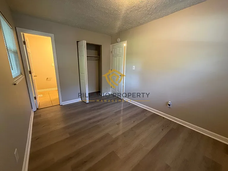 4441 N Vinewood Ave — Photo 17