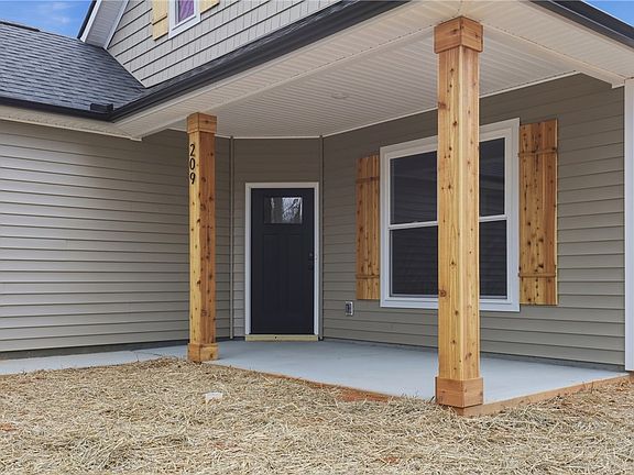 4th image of 209 Poplar Ln