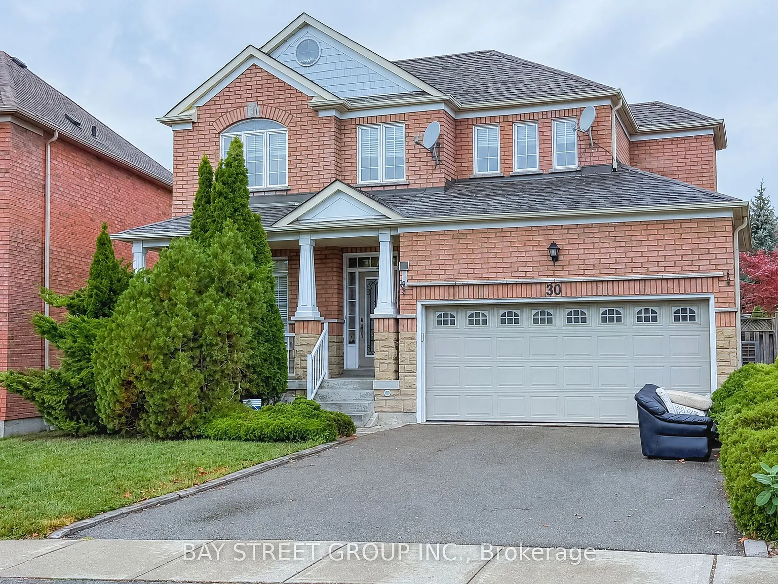4 bed, $3,900 — Photo 1