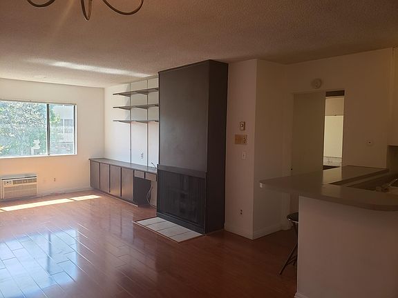 2nd image of 160 S El Molino Ave APT 115