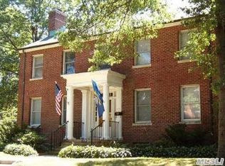 317 Ellington Ave E, Garden City, NY 11530