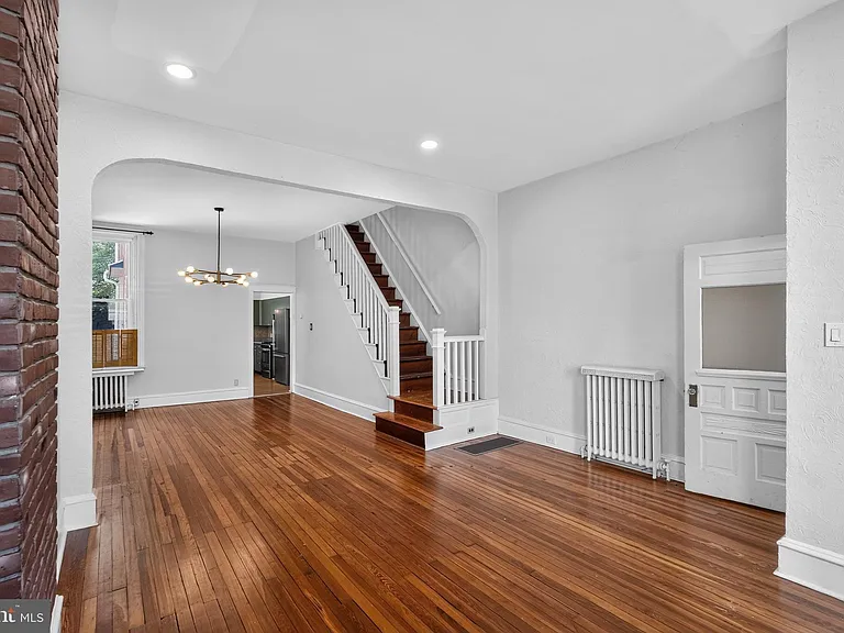 185 Baldwin St — Photo 2