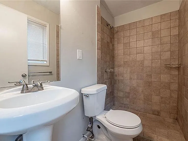 1410 Willow Dr — Photo 6