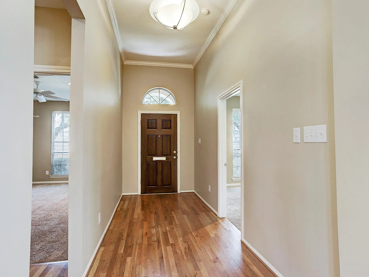3 bed, 2.0 bath, 2405 sqft, $2,650 — Photo 2