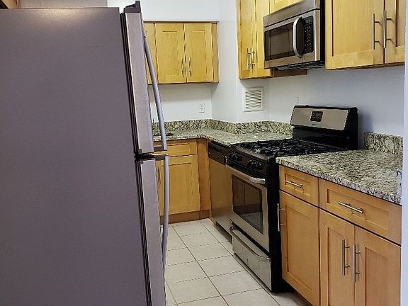 3rd image of 465 E 7th St APT 4N