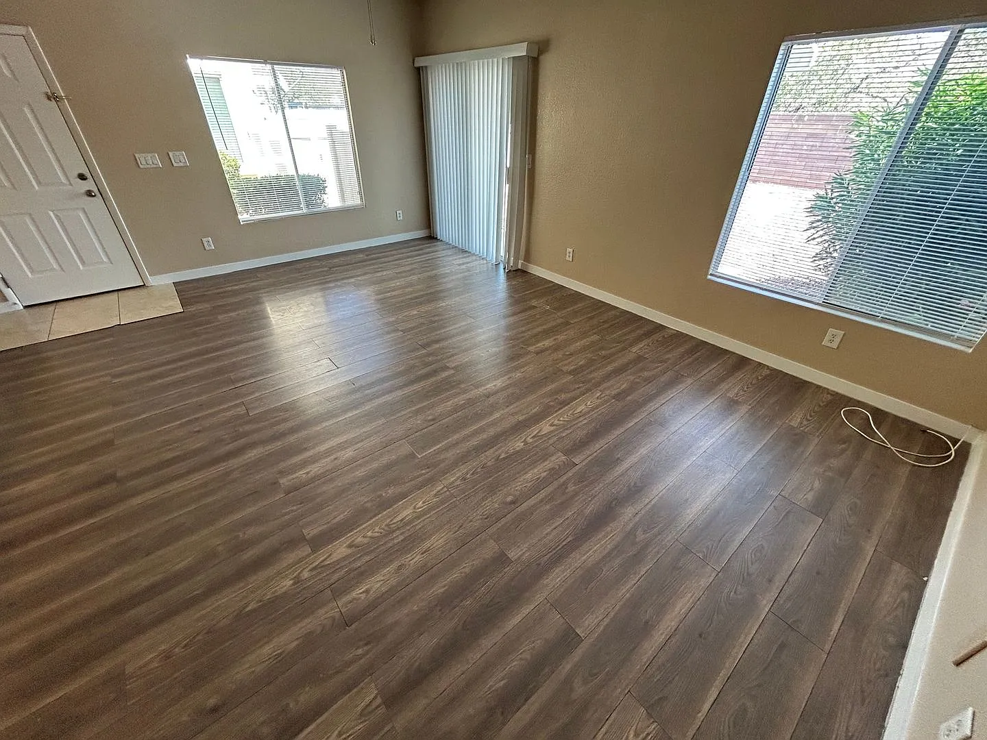 3 Bedroom Townhome In Henderson Old Vegas Ranch Community! No Pets Allowed — Photo 2