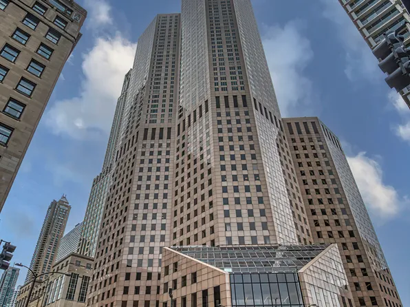950 N Michigan Ave APT 3702, Chicago, IL 60611