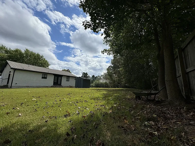 404 N Magnolia Dr — Photo 12