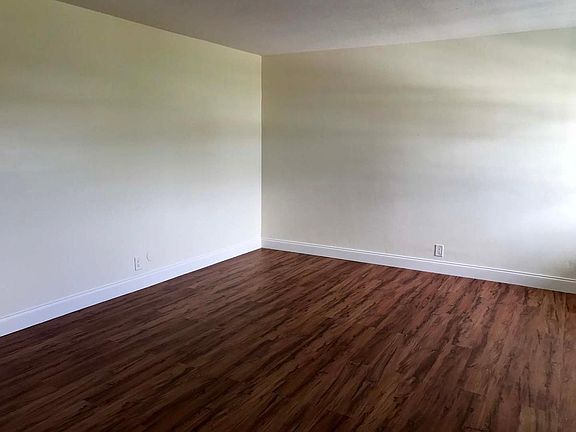 3rd image of 5420 NE 22nd Ter APT 20