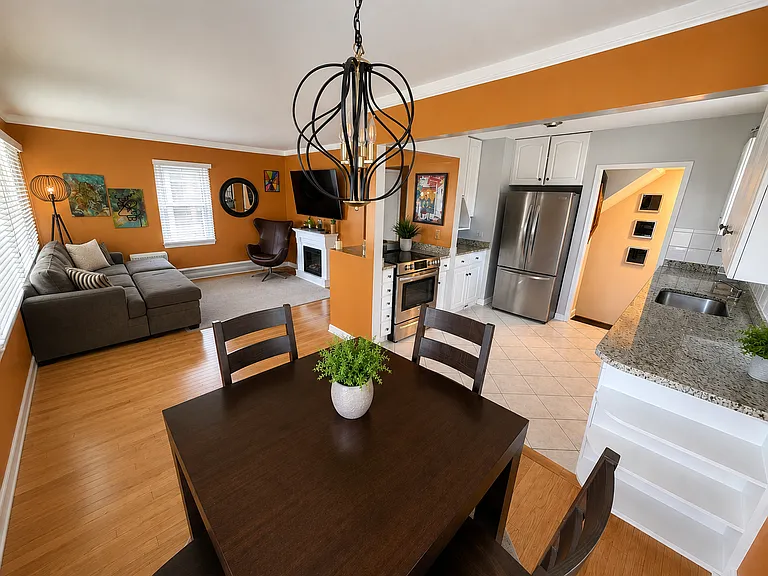 1089 Cambridge Rd — Photo 4