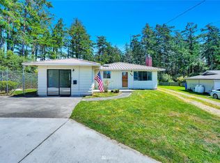 948 Burroughs Ave, Oak Harbor, WA 98277