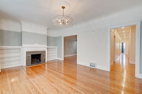 2nd image of 668 Bay St