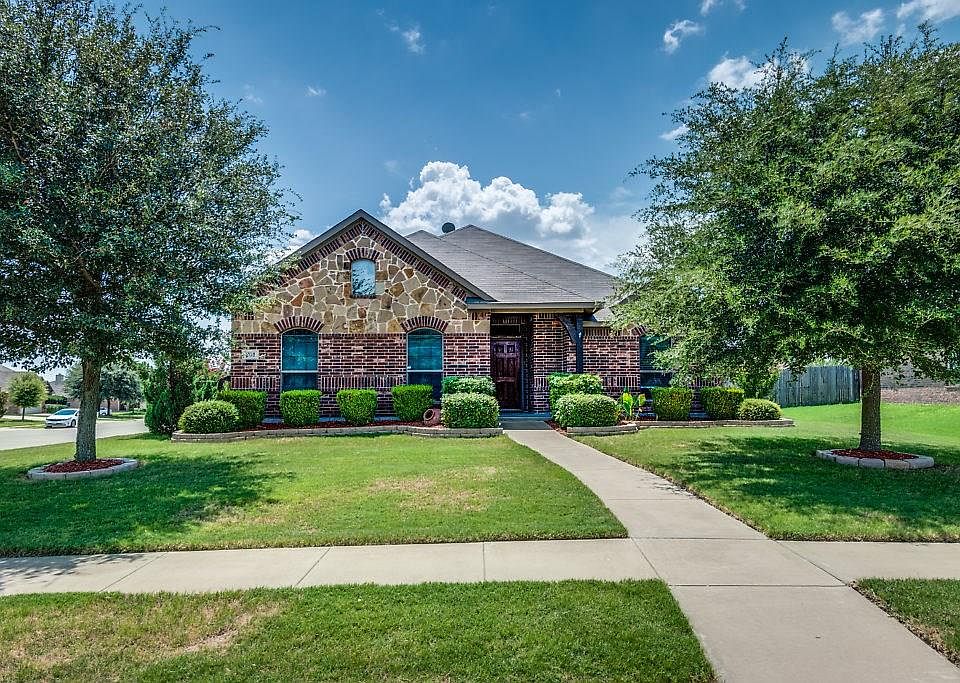 1st image of 201 Chimney Rock Dr