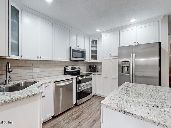 4th image of 2743 SEMINOLE VILLAGE Drive
