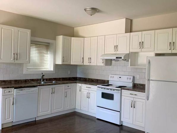 2 bedroom rental in Surrey — photo 4