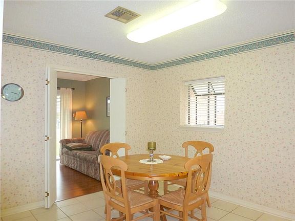 5th image of 613 Avenue E